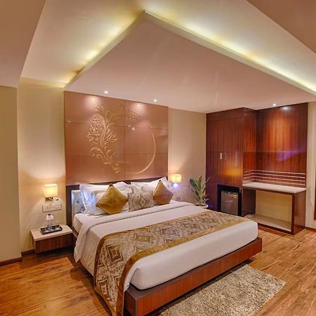 Hotel Good Times Near Ganga Ram Hospital And Karol Bagh Metro Делі Екстер'єр фото