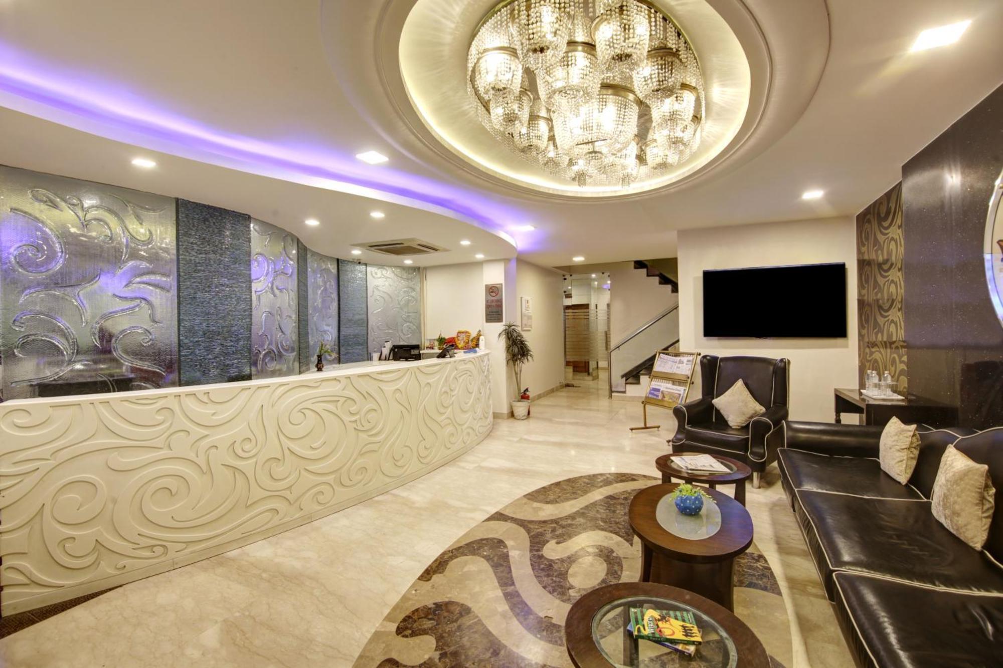Hotel Good Times Near Ganga Ram Hospital And Karol Bagh Metro Делі Екстер'єр фото