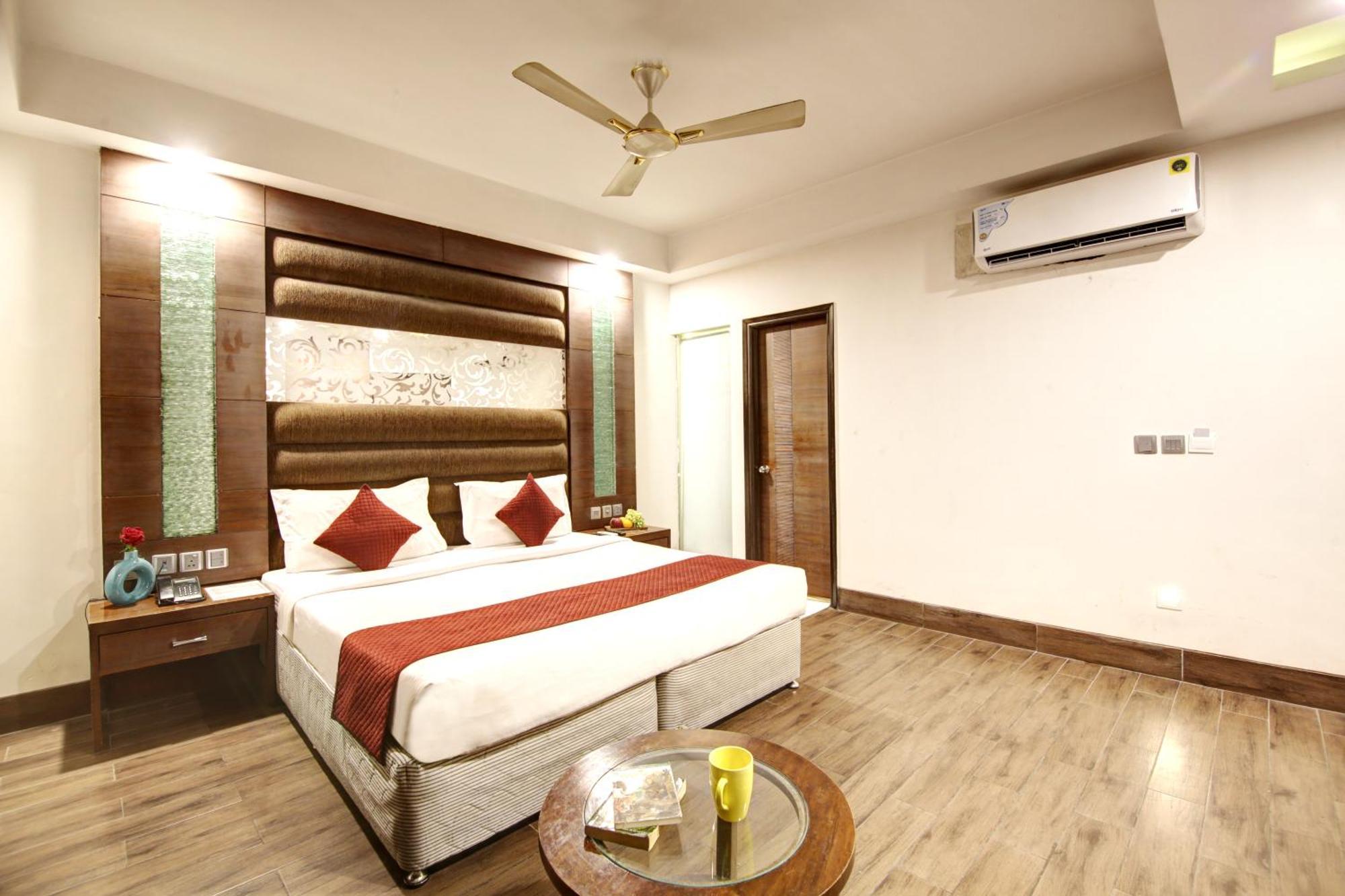 Hotel Good Times Near Ganga Ram Hospital And Karol Bagh Metro Делі Екстер'єр фото