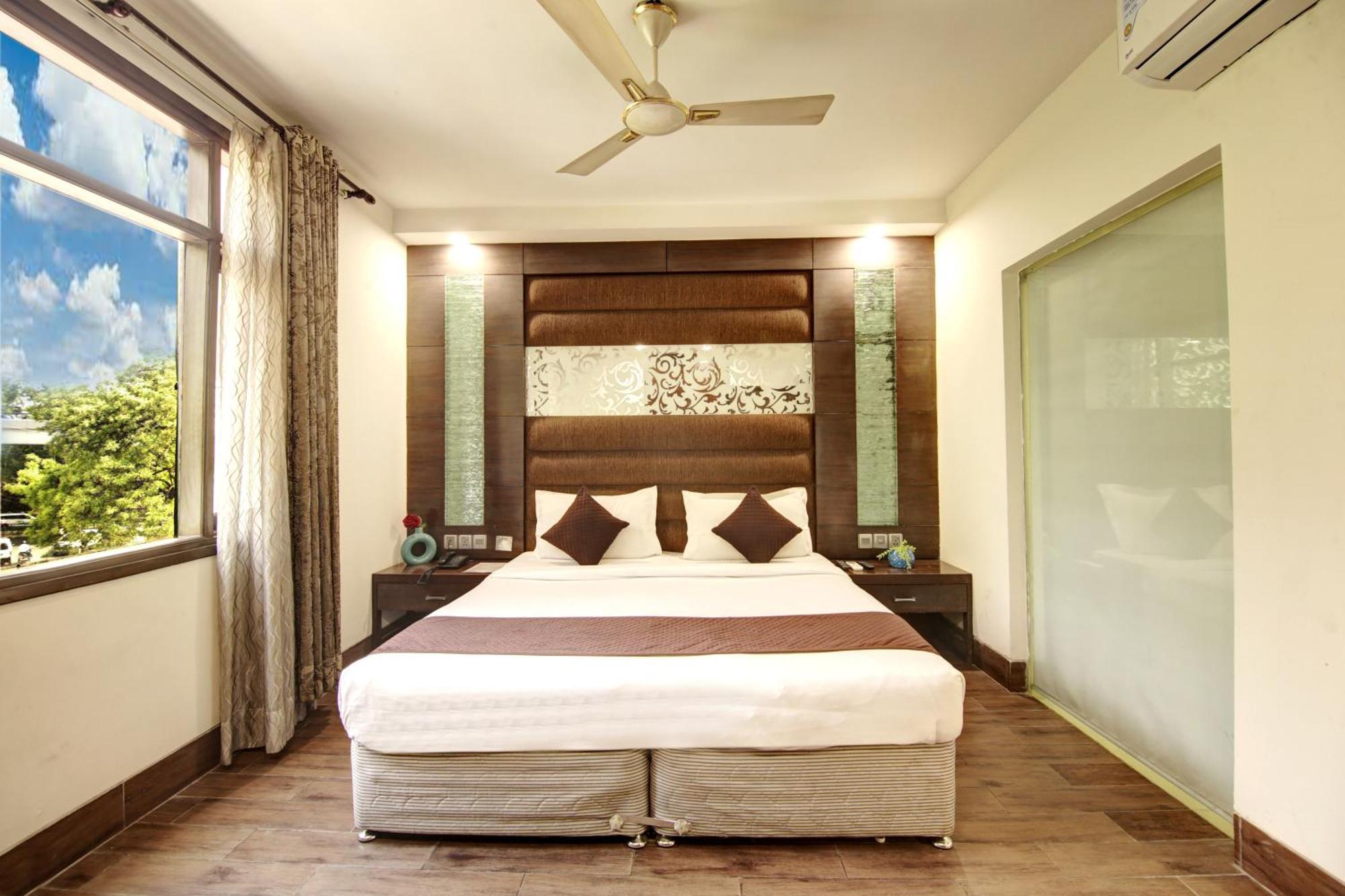 Hotel Good Times Near Ganga Ram Hospital And Karol Bagh Metro Делі Екстер'єр фото