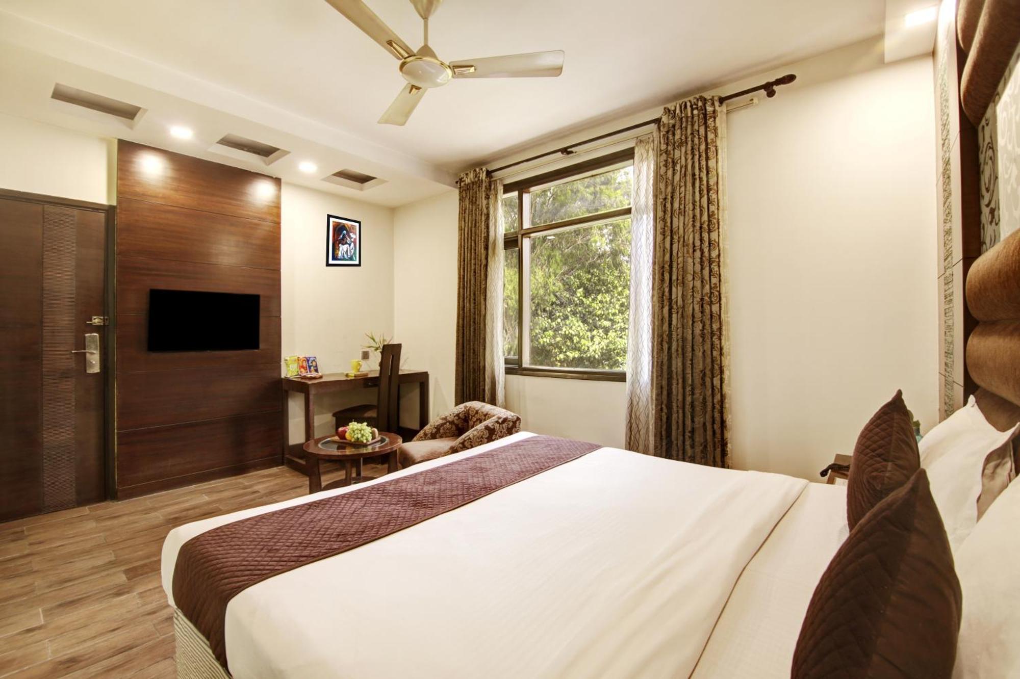 Hotel Good Times Near Ganga Ram Hospital And Karol Bagh Metro Делі Екстер'єр фото