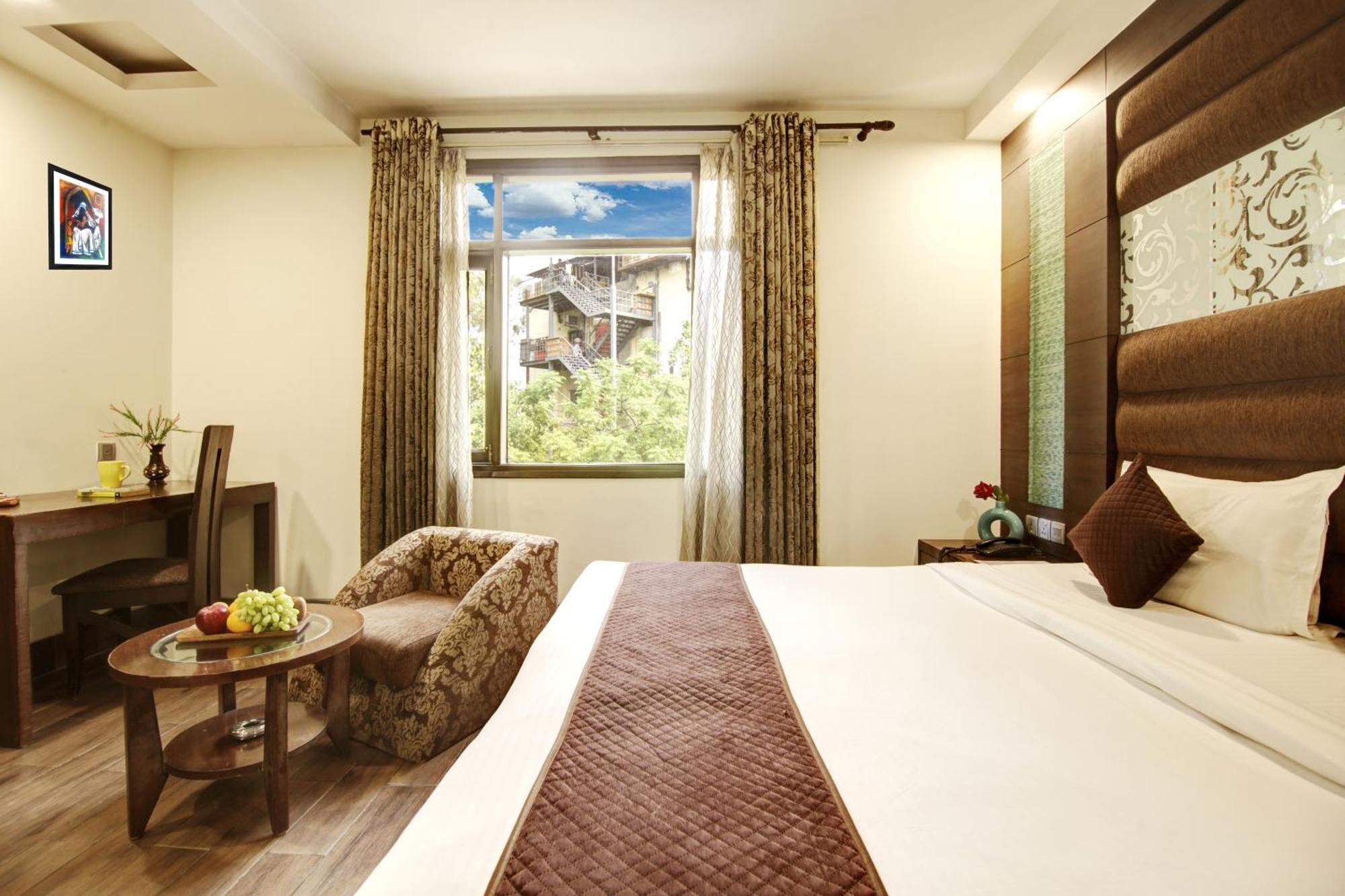 Hotel Good Times Near Ganga Ram Hospital And Karol Bagh Metro Делі Екстер'єр фото