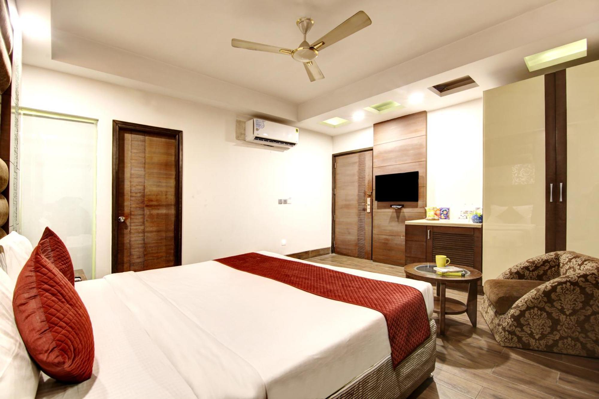Hotel Good Times Near Ganga Ram Hospital And Karol Bagh Metro Делі Екстер'єр фото