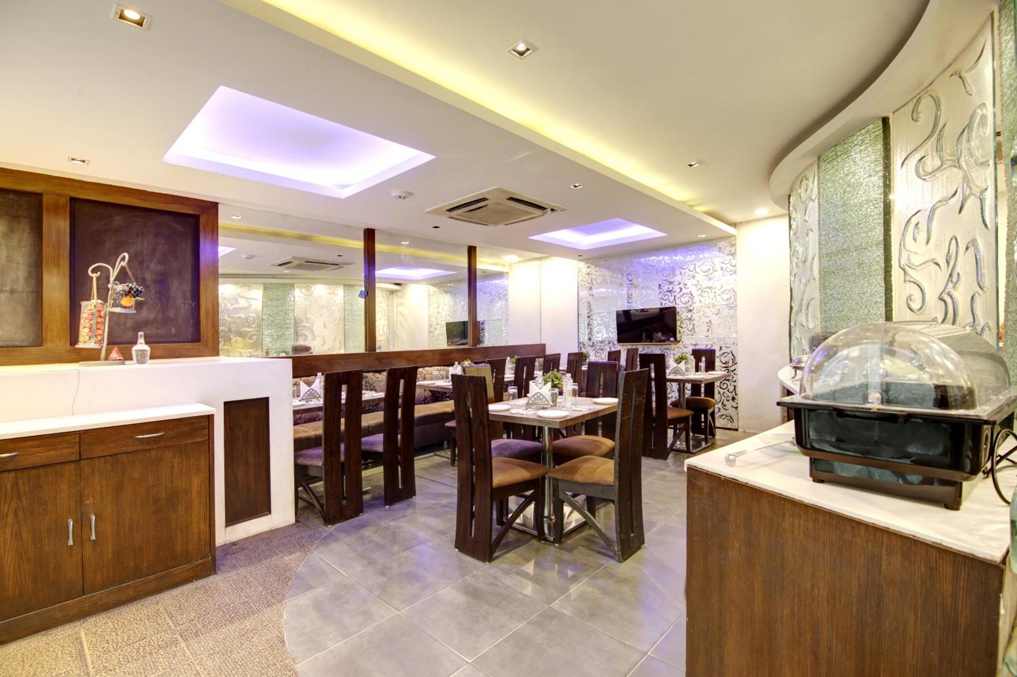 Hotel Good Times Near Ganga Ram Hospital And Karol Bagh Metro Делі Екстер'єр фото