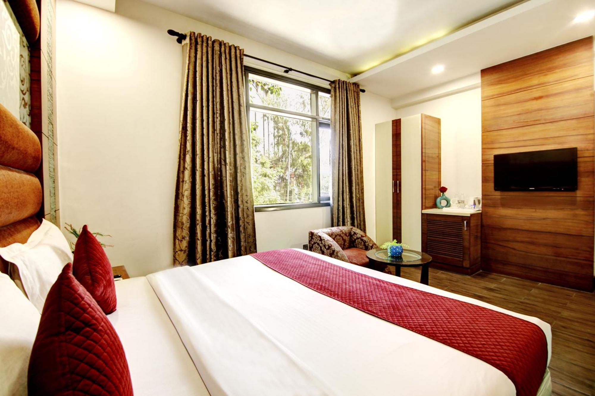 Hotel Good Times Near Ganga Ram Hospital And Karol Bagh Metro Делі Екстер'єр фото