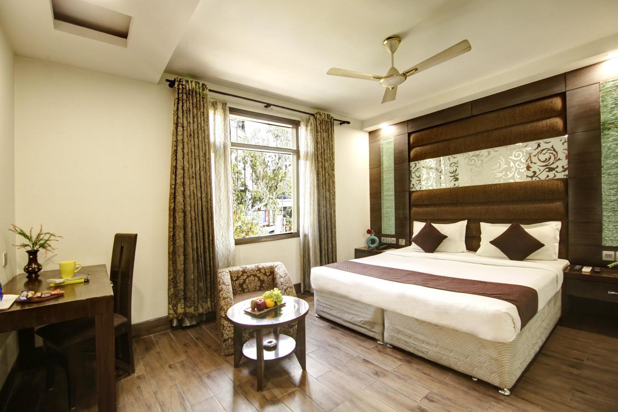 Hotel Good Times Near Ganga Ram Hospital And Karol Bagh Metro Делі Екстер'єр фото
