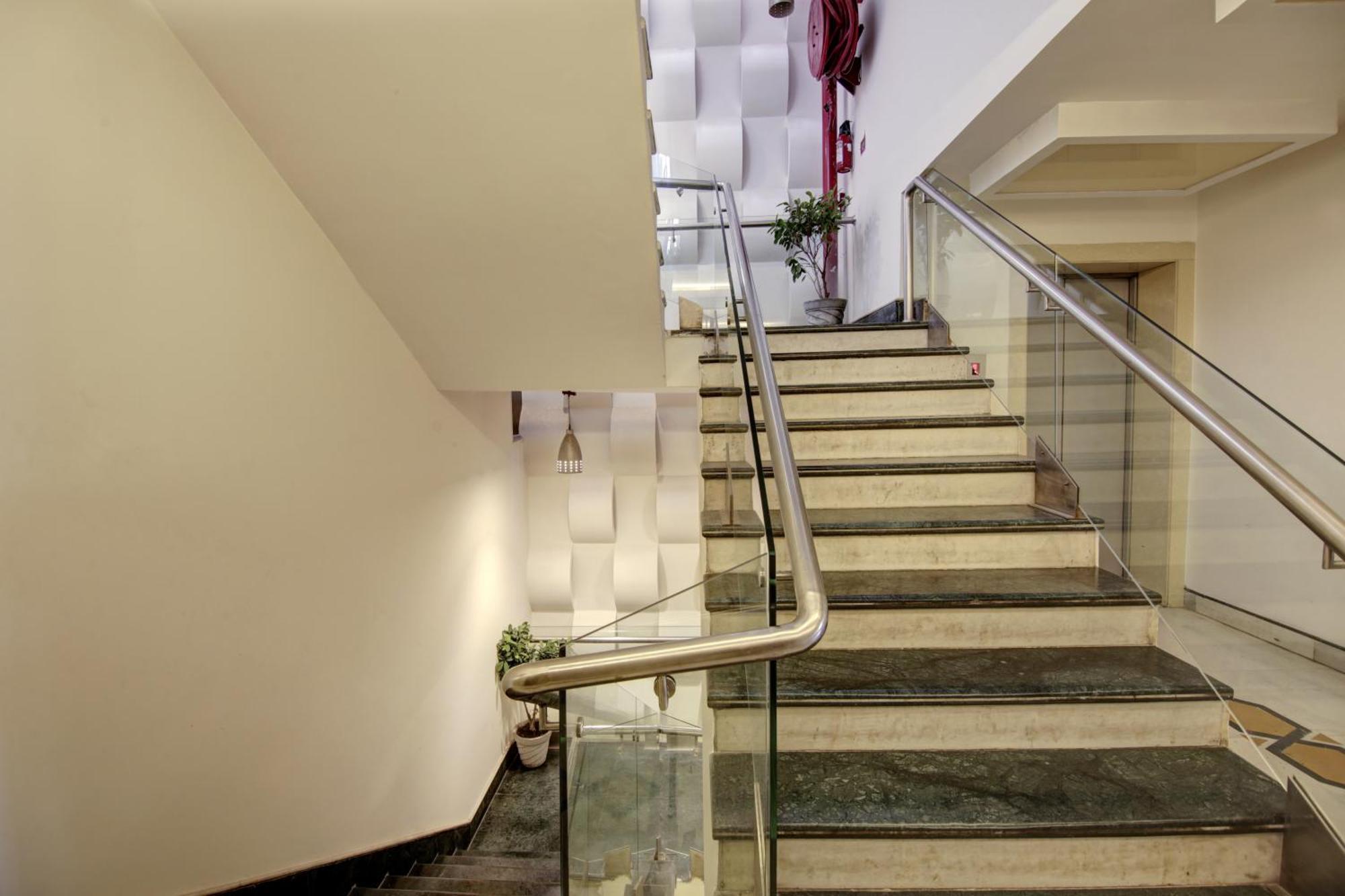 Hotel Good Times Near Ganga Ram Hospital And Karol Bagh Metro Делі Екстер'єр фото