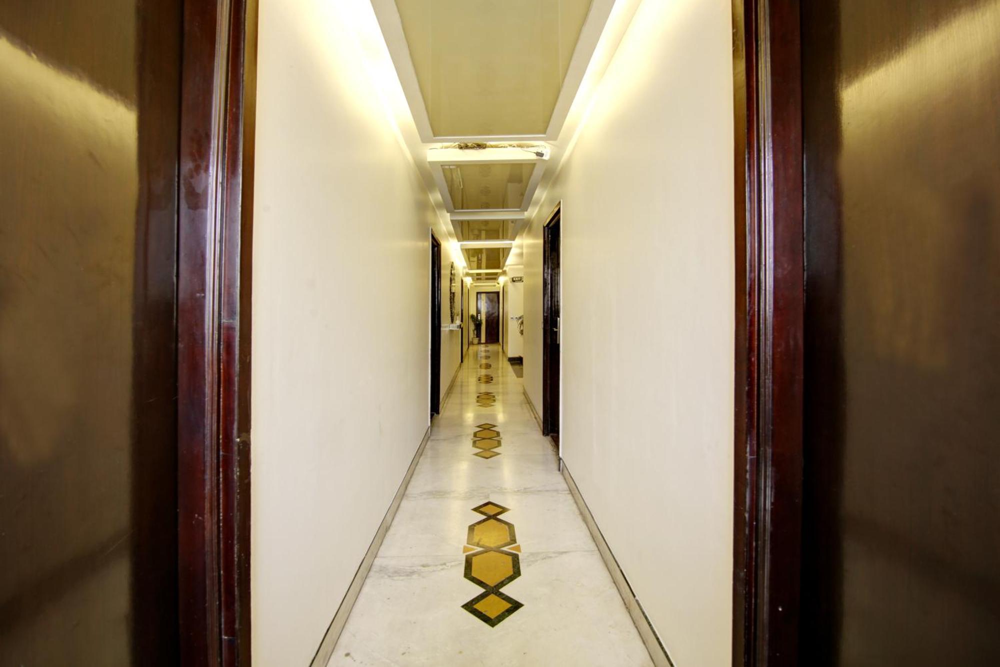 Hotel Good Times Near Ganga Ram Hospital And Karol Bagh Metro Делі Екстер'єр фото