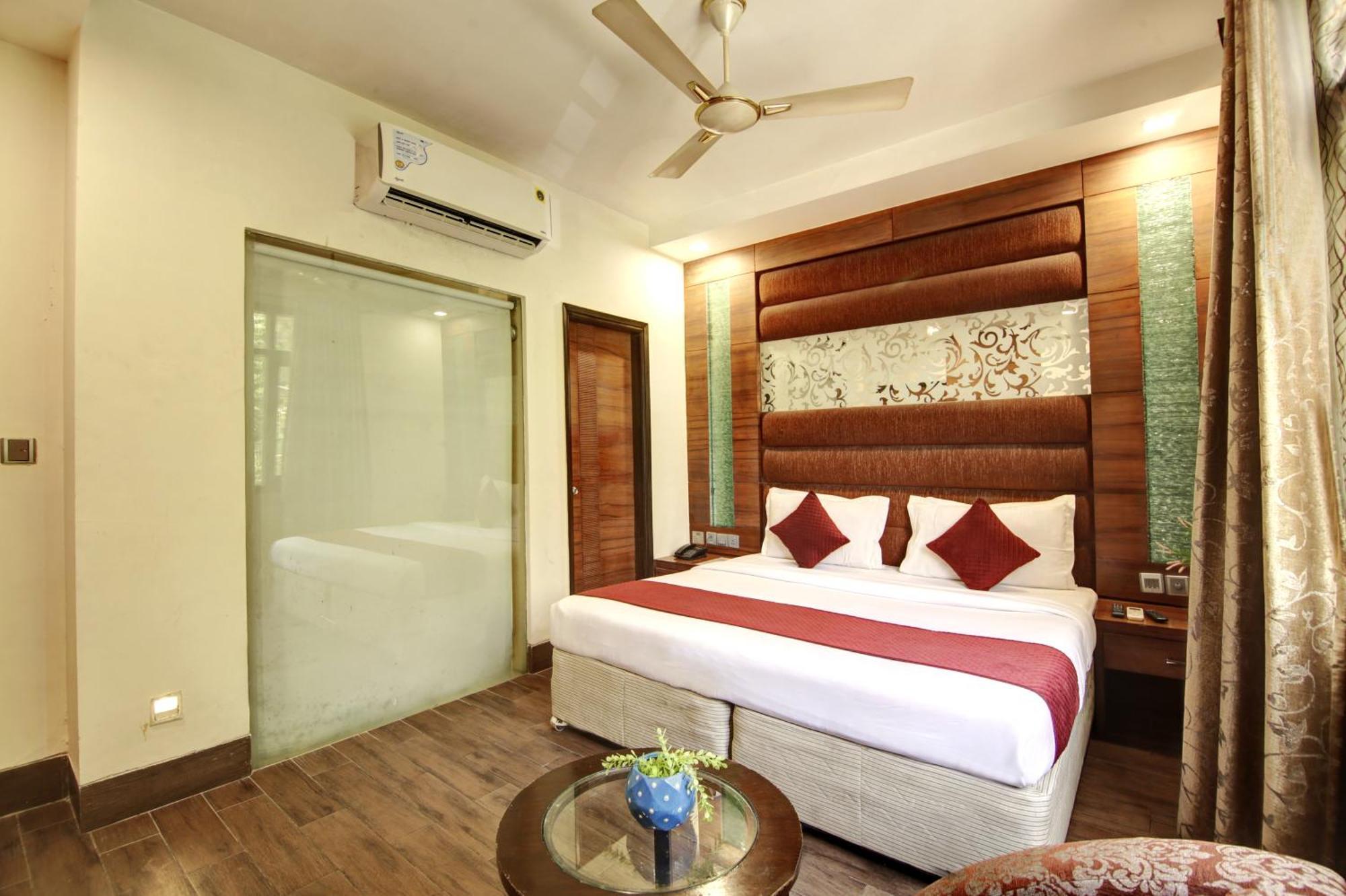 Hotel Good Times Near Ganga Ram Hospital And Karol Bagh Metro Делі Екстер'єр фото