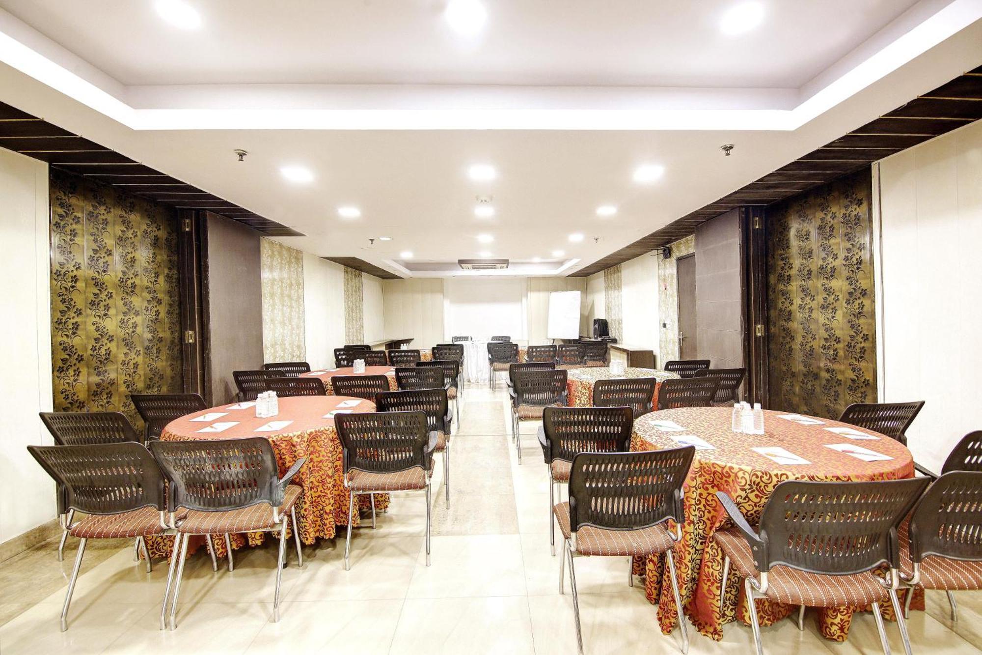 Hotel Good Times Near Ganga Ram Hospital And Karol Bagh Metro Делі Екстер'єр фото