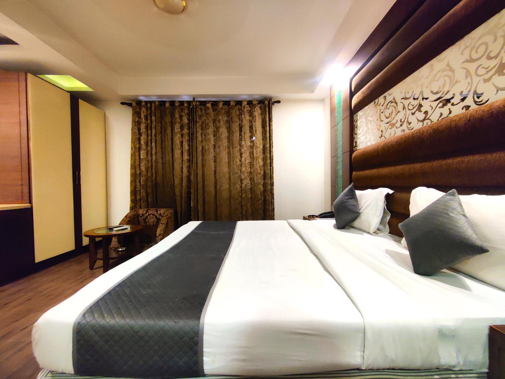 Hotel Good Times Near Ganga Ram Hospital And Karol Bagh Metro Делі Екстер'єр фото